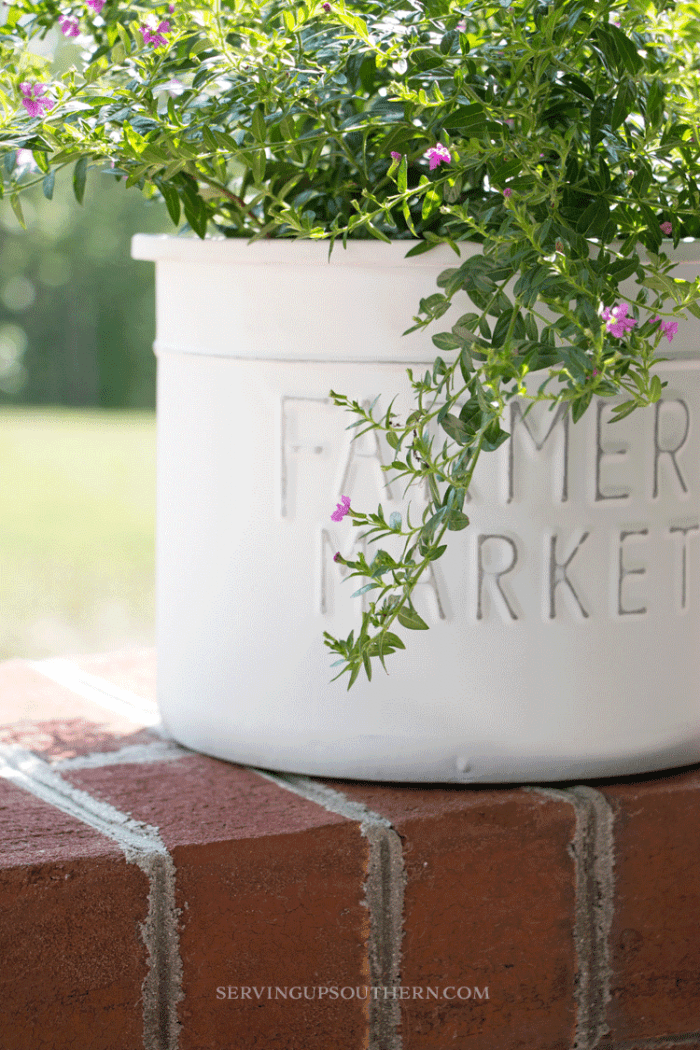 A Simple (New) Metal Flower Pot Makeover