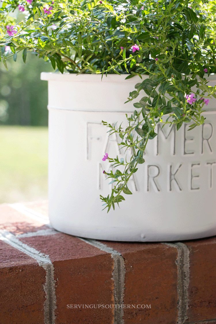 A Simple (New) Metal Flower Pot Makeover