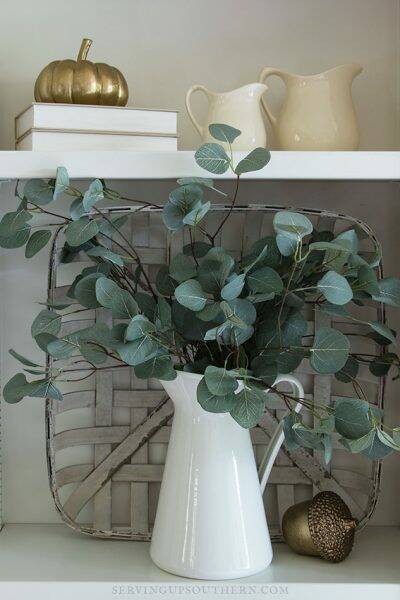 How To Decorate Bookshelves For A Simple Fall Look! So simple and fresh! A perfect minimalist look for that cozy feeling.