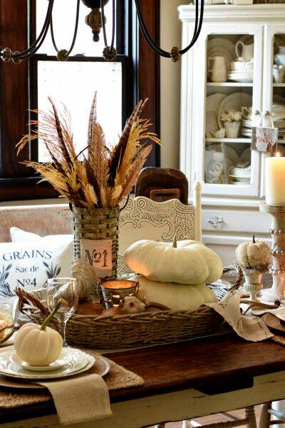 Picture of fall decor on a dining room table